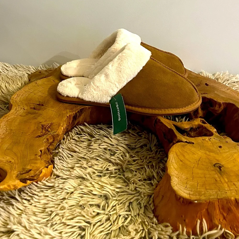 Simons slippers! ✌️ - Picture 2 of 3